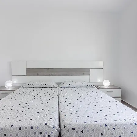 Cozy In El Duque By Altamarhomes شقة