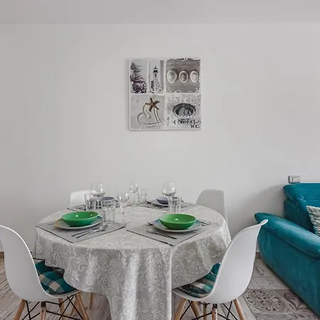 Cozy In El Duque By Altamarhomes *