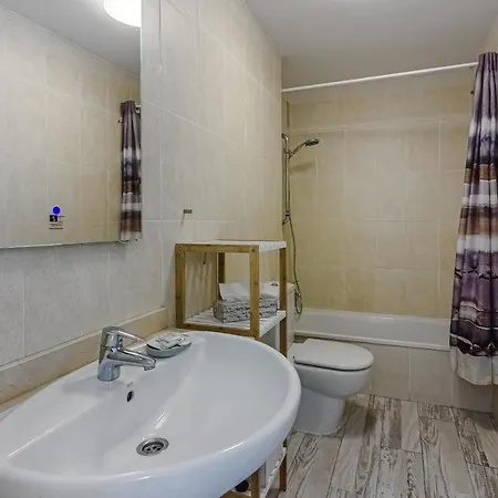 Cozy In El Duque By Altamarhomes * אדחה