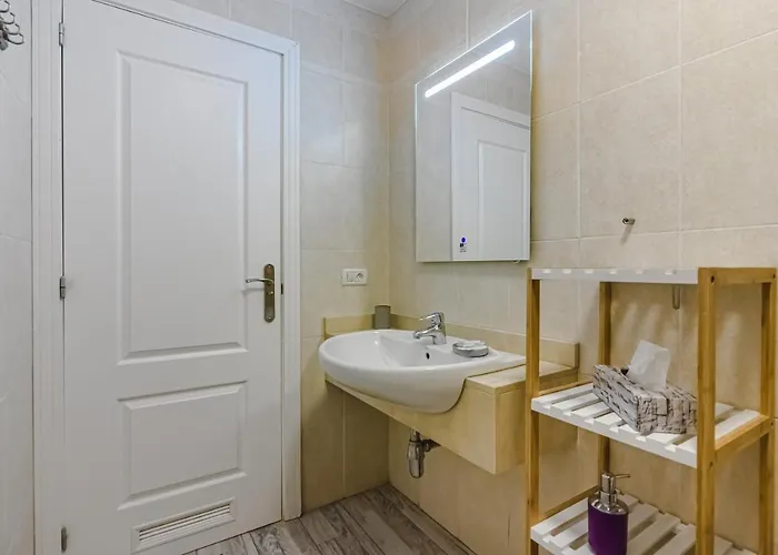 Lägenhet Cozy In El Duque By Altamarhomes